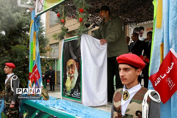 مانور پدافند غیرعامل در صبحگاه مشترک دانش‌آموزی