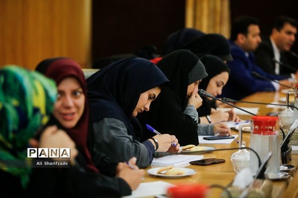 نشست گزارش روند اقدامات دولت در بازسازی مناطق زلزله زده کرمانشاه