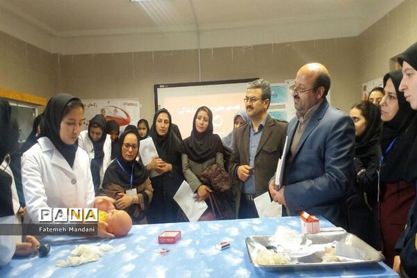 بازدید مسئولان آموزش و پرورش ملارد ازآزمایشگاه دبیرستان شهدای اقتدار