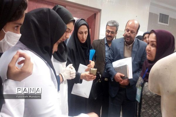 بازدید مسئولان آموزش و پرورش ملارد ازآزمایشگاه دبیرستان شهدای اقتدار