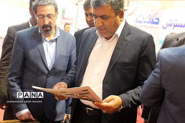 بازدید مدیرکل آموزش‌‌وپرورش استان کرمان از نمایشگاه مطبوعات