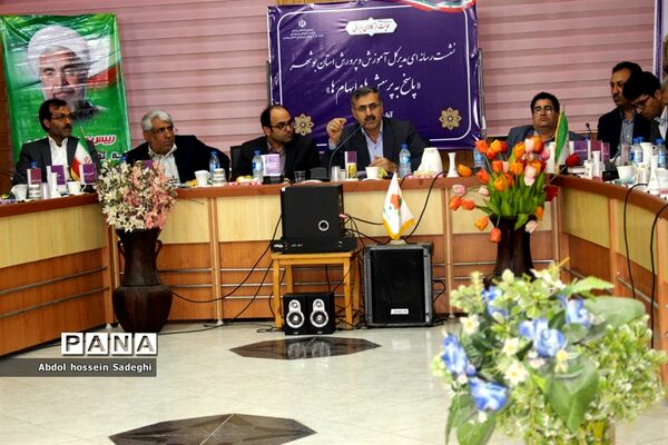 نشست خبری مدیرکل آموزش و پرورش استان بوشهر با اصحاب رسانه