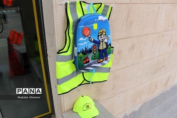 جشنواره هم پیمانی ایمنی رانندگان حرفه‌ای حمل و نقل جاده‌ای وایمن سازی مدارس حاشیه راه‌های خراسان جنوبی