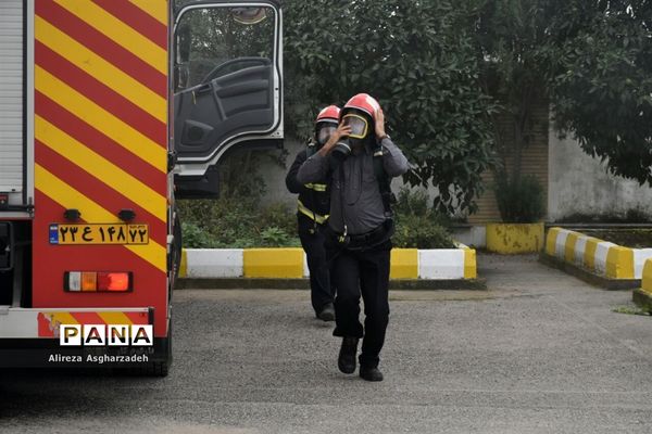 مانور زلزله در مدرسه طلیعه انقلاب بابلسر