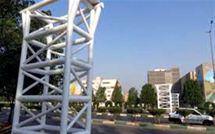 نصب پایه های بزرگترین پل عابر پیاده با طول عرشه 83 متر در اراک