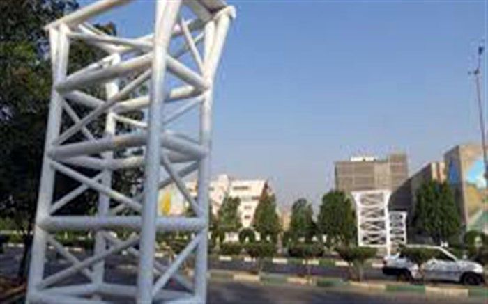 نصب پایه های بزرگترین پل عابر پیاده با طول عرشه 83 متر در اراک