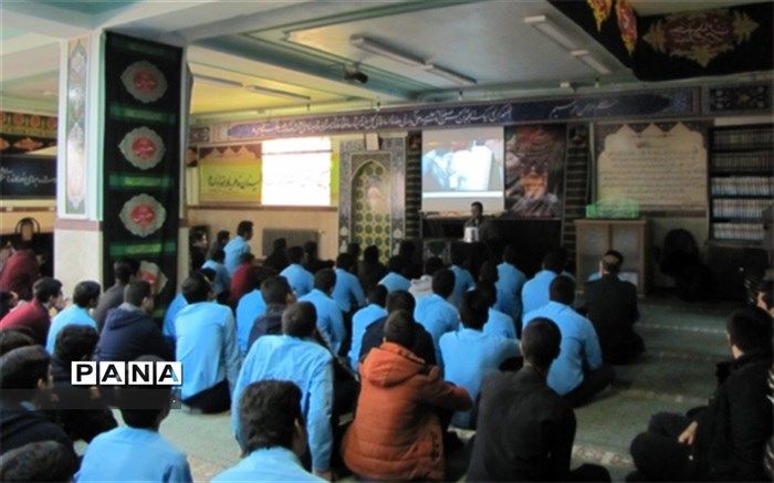 گرامیداشت هفته بسیج دانش آموزی در دبیرستان شهید صدوقی دوره دوم