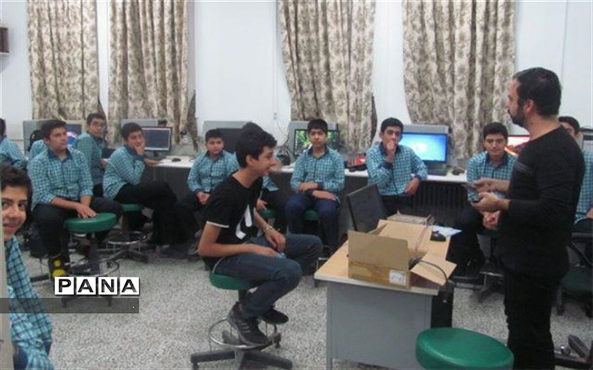 برگزاری کلاسهای مهارتی در دبیرستان شهید دکتر رمضانخانی دوره اول