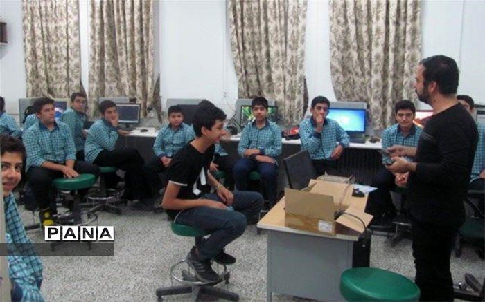 برگزاری کلاسهای مهارتی در دبیرستان شهید دکتر رمضانخانی دوره اول