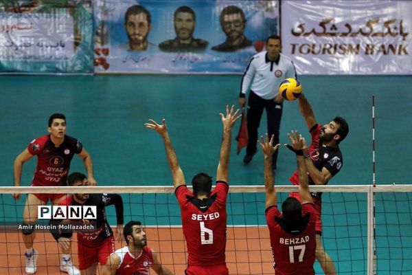 دیدار تیم های والیبال شهرداری ارومیه و شهرآرا مشهد