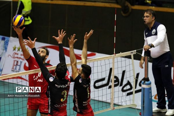 دیدار تیم های والیبال شهرداری ارومیه و شهرآرا مشهد