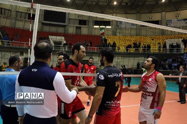 دیدار تیم های والیبال شهرداری ارومیه و شهرآرا مشهد