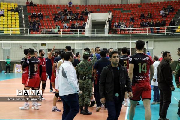 دیدار تیم های والیبال شهرداری ارومیه و شهرآرا مشهد