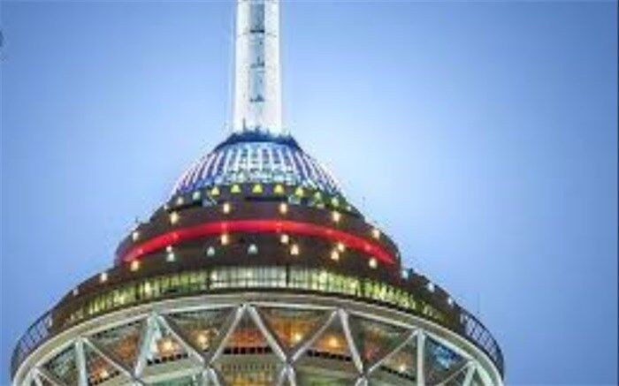 برج میلاد «قرمز» می‌شود