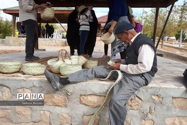 برگزاری نخستین جشنواره انار و خرمای شهر خاوران