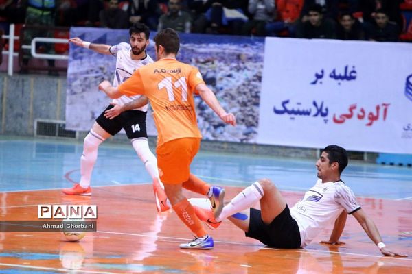 دیدار تیم‌های شهروند ساری و مس سونگون