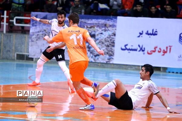 دیدار تیم‌های شهروند ساری و مس سونگون