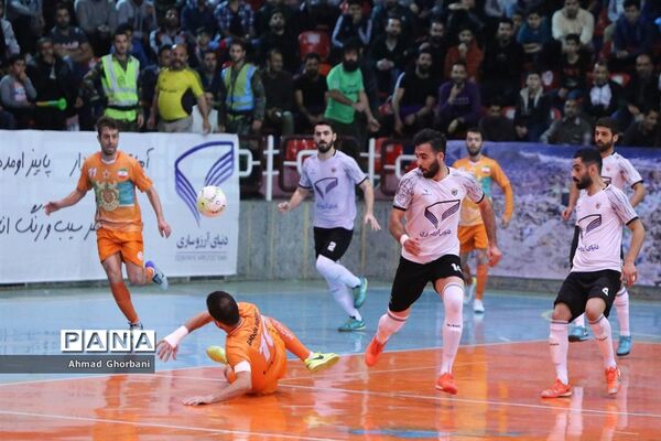 دیدار تیم‌های شهروند ساری و مس سونگون