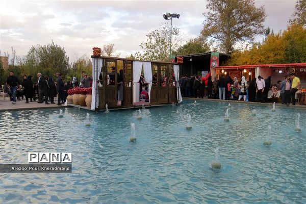 برگزاری جشنواره انار در باغ صدری شهرستان تفت در یزد