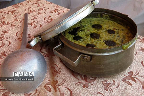 برگزاری جشنواره انار در باغ صدری شهرستان تفت در یزد