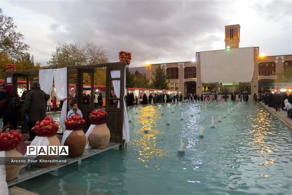 برگزاری جشنواره انار در باغ صدری شهرستان تفت در یزد