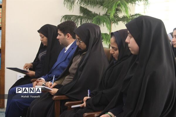 دیدار  دانش‌آموزان خبرنگار پانا با نماینده ولی فقیه در آذربایجان شرقی