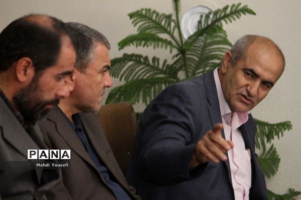 دیدار  دانش‌آموزان خبرنگار پانا با نماینده ولی فقیه در آذربایجان شرقی