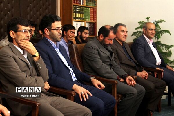 دیدار  دانش‌آموزان خبرنگار پانا با نماینده ولی فقیه در آذربایجان شرقی
