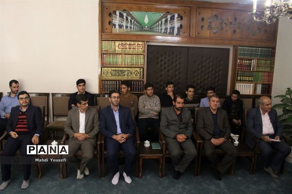دیدار  دانش‌آموزان خبرنگار پانا با نماینده ولی فقیه در آذربایجان شرقی