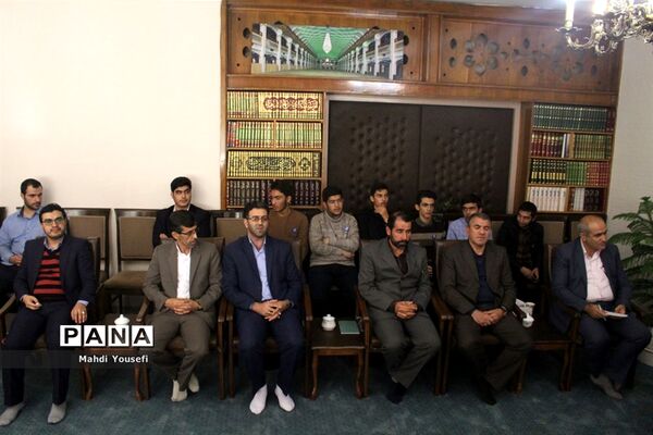 دیدار  دانش‌آموزان خبرنگار پانا با نماینده ولی فقیه در آذربایجان شرقی