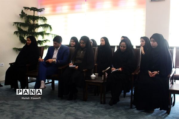 دیدار  دانش‌آموزان خبرنگار پانا با نماینده ولی فقیه در آذربایجان شرقی