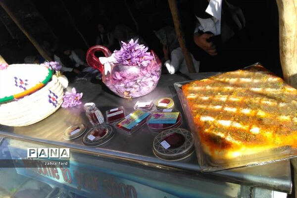 برگزاری جشنواره زعفران در شهر مشکان نی ریز