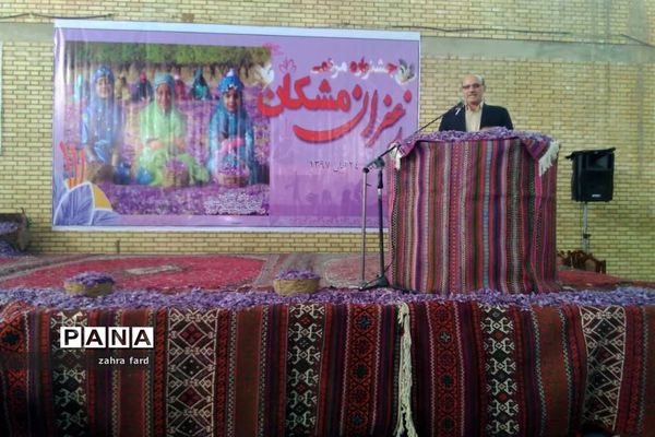 برگزاری جشنواره زعفران در شهر مشکان نی ریز