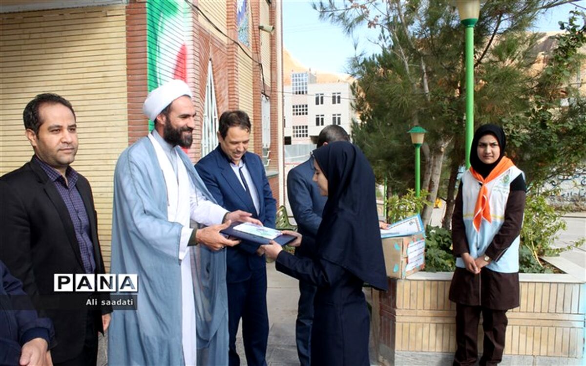 مطالعه دریچه آگاهی بخشی است که می تواند ذهن همه انسانها را روشن  کند