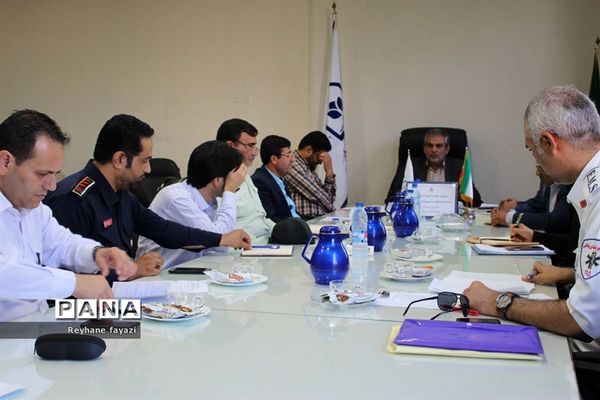 دومین جلسه کمیته استانی  مانور سراسری زلزله و ایمنی در بوشهر