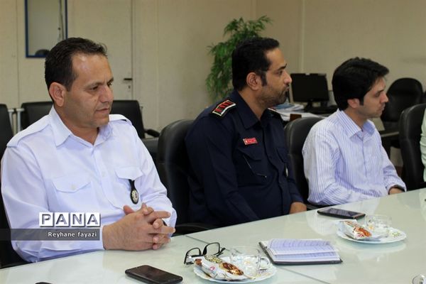 دومین جلسه کمیته استانی  مانور سراسری زلزله و ایمنی در بوشهر