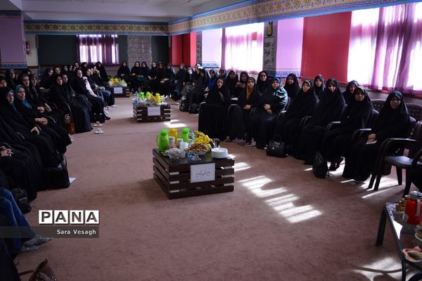 جلسه هم اندیشی مدیران و آموزگاران در شهریار