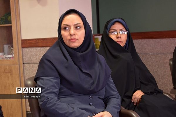 جلسه هم اندیشی مدیران و آموزگاران در شهریار