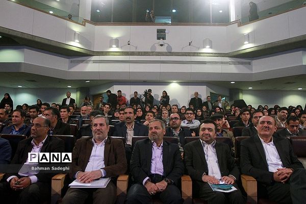 مراسم تجلیل از دانش‌آموزان کتابخوان برتر سراسر کشور