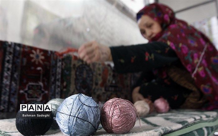 اهدای یک تخته فرش شش متری به عتبات عالیات در خوسف