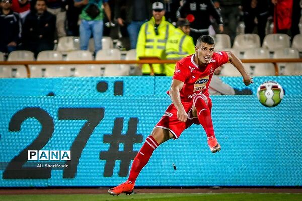 دیدار تیم‌های فوتبال پرسپولیس و پیکان
