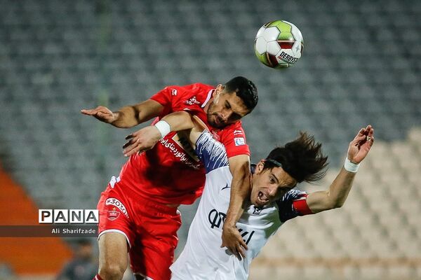 دیدار تیم‌های فوتبال پرسپولیس و پیکان
