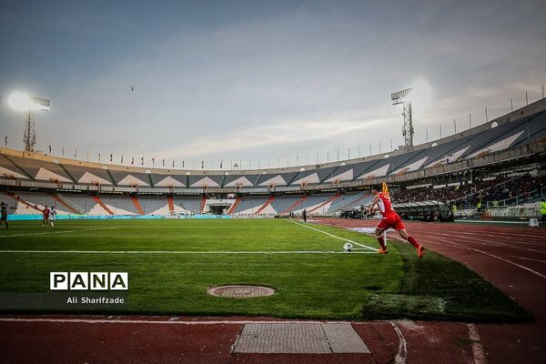 دیدار تیم‌های فوتبال پرسپولیس و پیکان