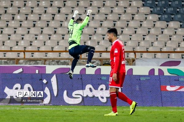 دیدار تیم‌های فوتبال پرسپولیس و پیکان