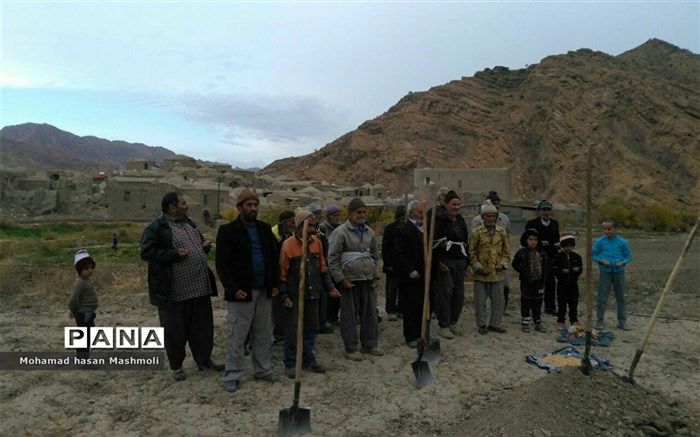 مراسم سنتی کاشت گندم در روستای آرک خوسف برگزار شد