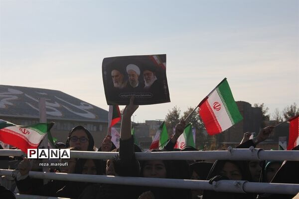 استقبال مردم خوی از رئیس جمهوری