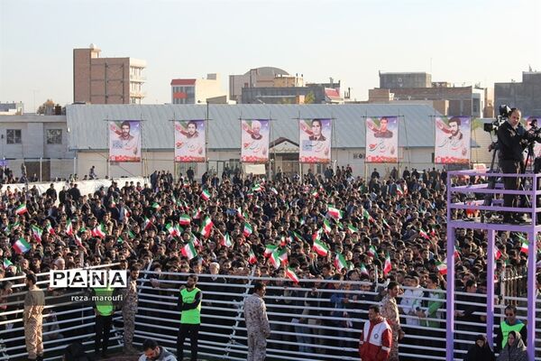 استقبال مردم خوی از رئیس جمهوری