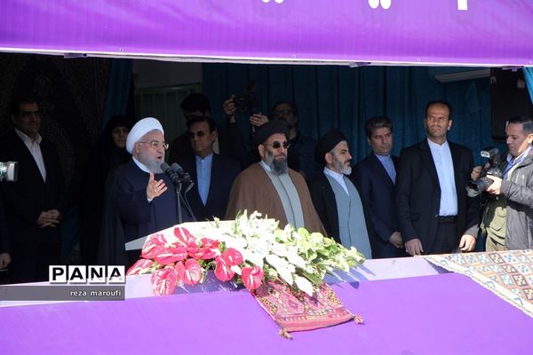 استقبال مردم خوی از رئیس جمهوری