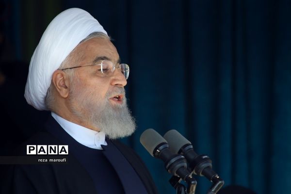 استقبال مردم خوی از رئیس جمهوری