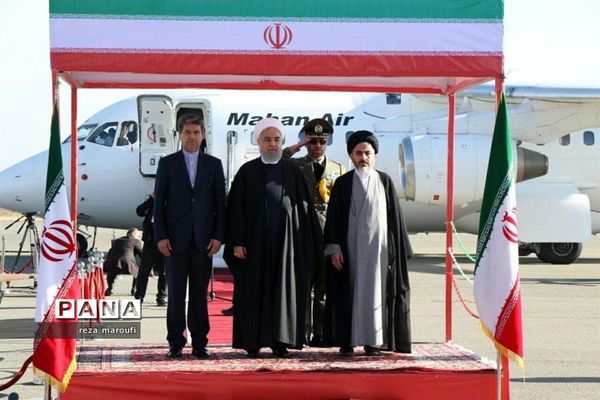 استقبال مردم خوی از رئیس جمهوری